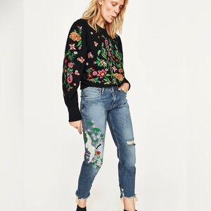 Zara Size 6 Blue Denim Jeans With Floral Crane Embroidery Cropped Distressed Hem